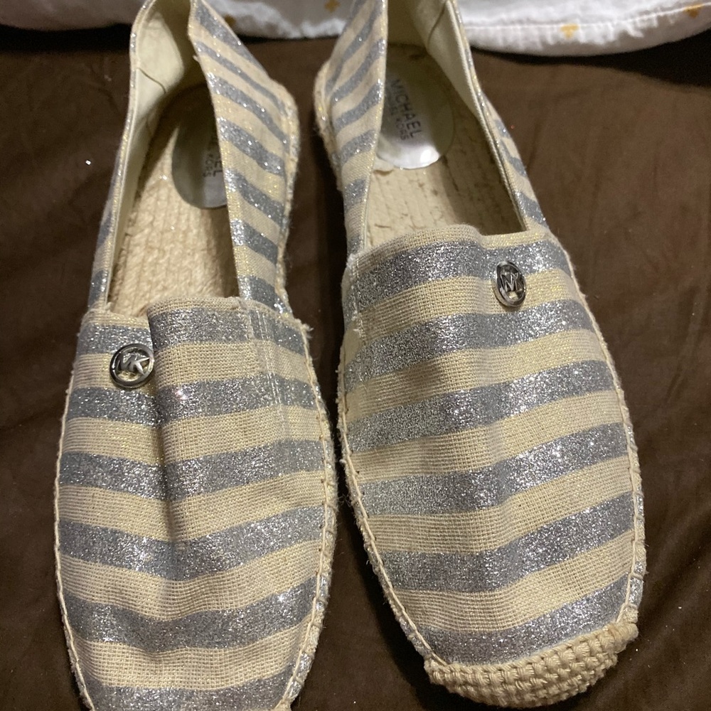 Shoe